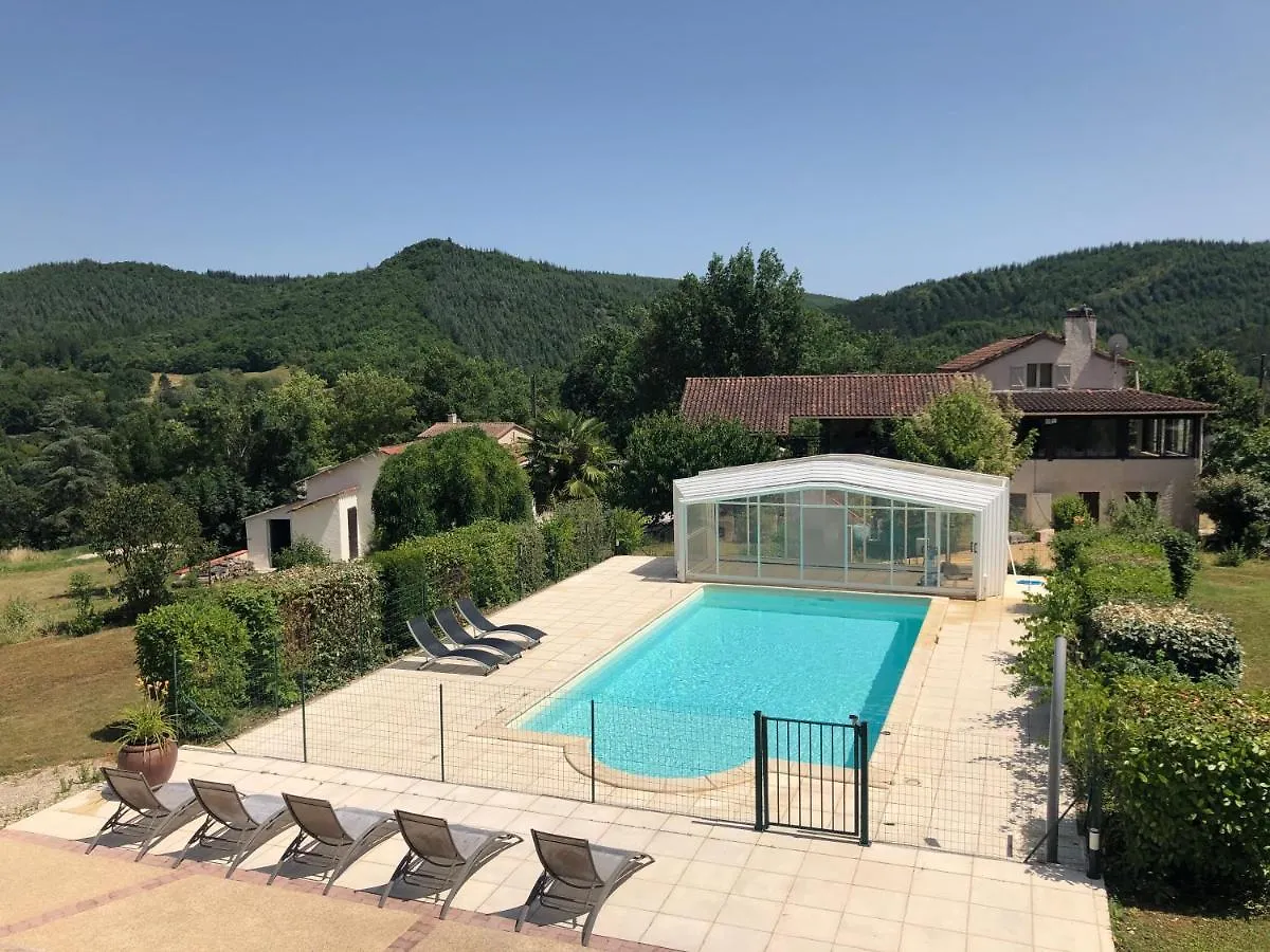 Rez de Piscine, 10 Personnes - RÊVE DE PAPILLON et À L'étage, 5 Personnes - NID D'ÉTOILES, Il s'agit bien de deux gîtes individuels qui sont reliés par un escalier interne, cela permet a une grande famille de louer les deux gîtes Saint-Géry