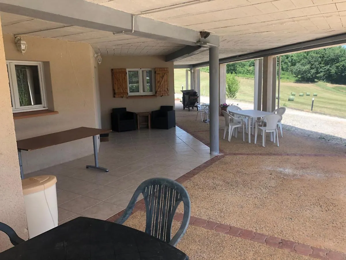 Rez de Piscine, 10 Personnes - RÊVE DE PAPILLON et À L'étage, 5 Personnes - NID D'ÉTOILES, Il s'agit bien de deux gîtes individuels qui sont reliés par un escalier interne, cela permet a une grande famille de louer les deux gîtes Saint-Géry 0*,
