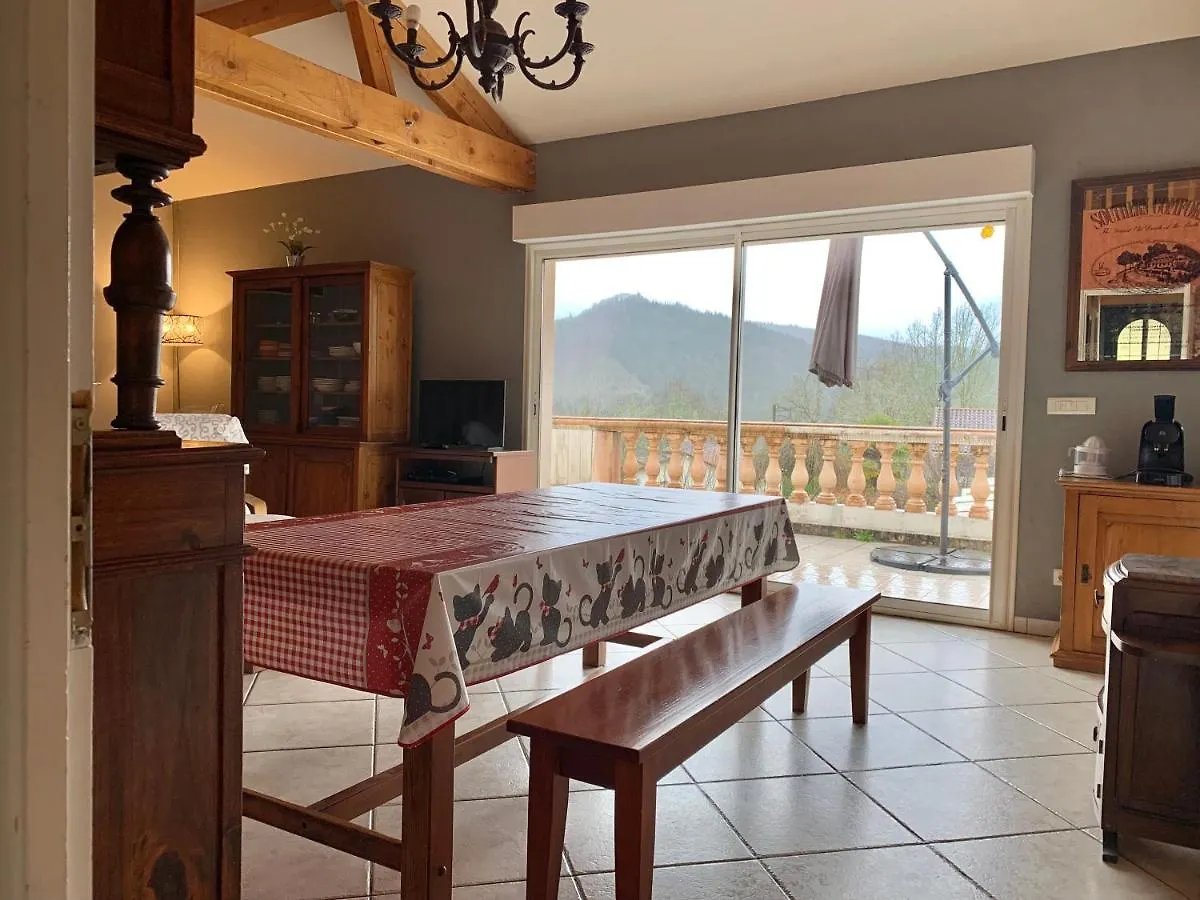 Appartement Rez de Piscine, 10 Personnes - RÊVE DE PAPILLON et À L'étage, 5 Personnes - NID D'ÉTOILES, Il s'agit bien de deux gîtes individuels qui sont reliés par un escalier interne, cela permet a une grande famille de louer les deux gîtes Saint-Géry