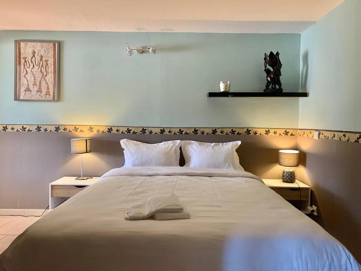 Apartament Rez De Piscine, 10 Personnes - Reve De Papillon Et A L'Etage, 5 Personnes - Nid D'Etoiles, Il S'Agit Bien De Deux Gites Individuels Qui Sont Relies Par Un Escalier Interne, Cela Permet A Une Grande Famille De Louer Les Deux Gites Saint-Géry