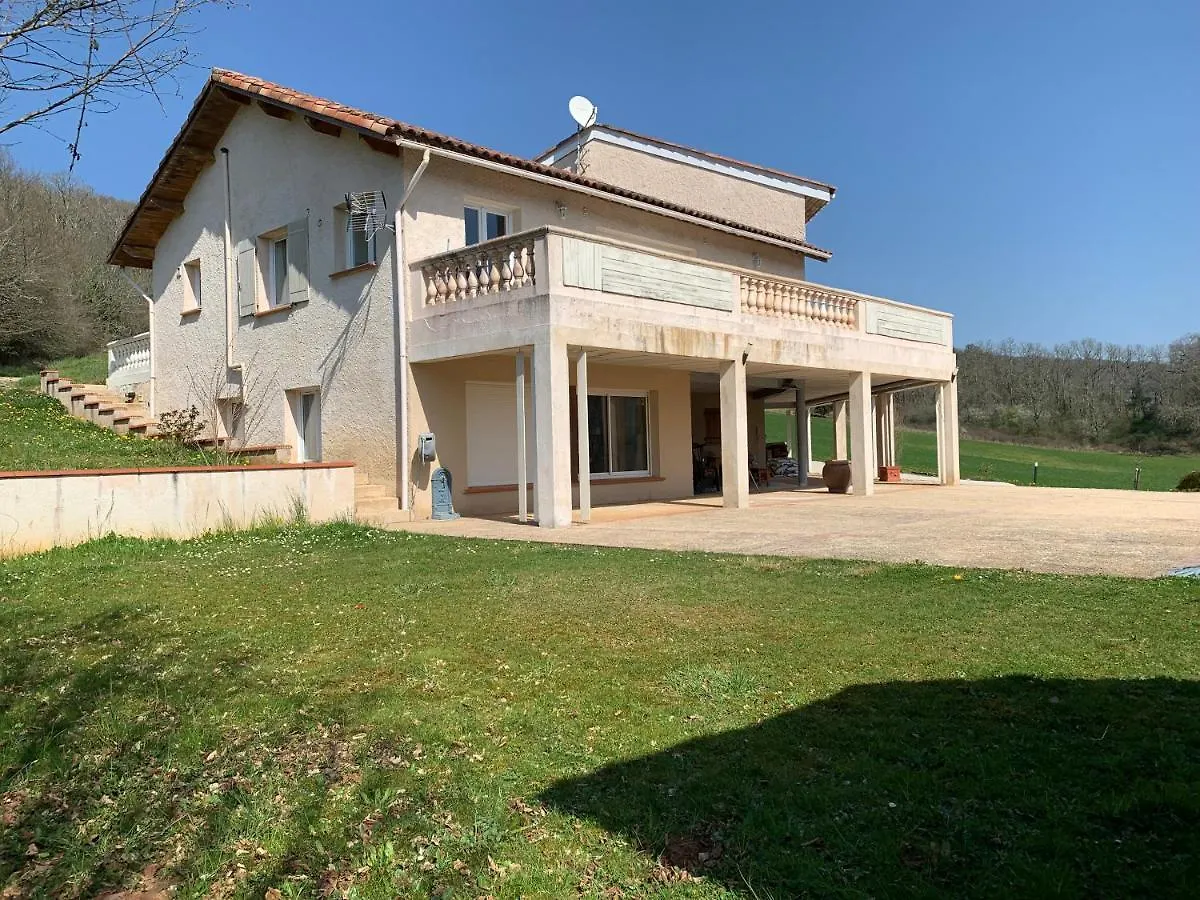 Appartement Rez de Piscine, 10 Personnes - RÊVE DE PAPILLON et À L'étage, 5 Personnes - NID D'ÉTOILES, Il s'agit bien de deux gîtes individuels qui sont reliés par un escalier interne, cela permet a une grande famille de louer les deux gîtes Saint-Géry France