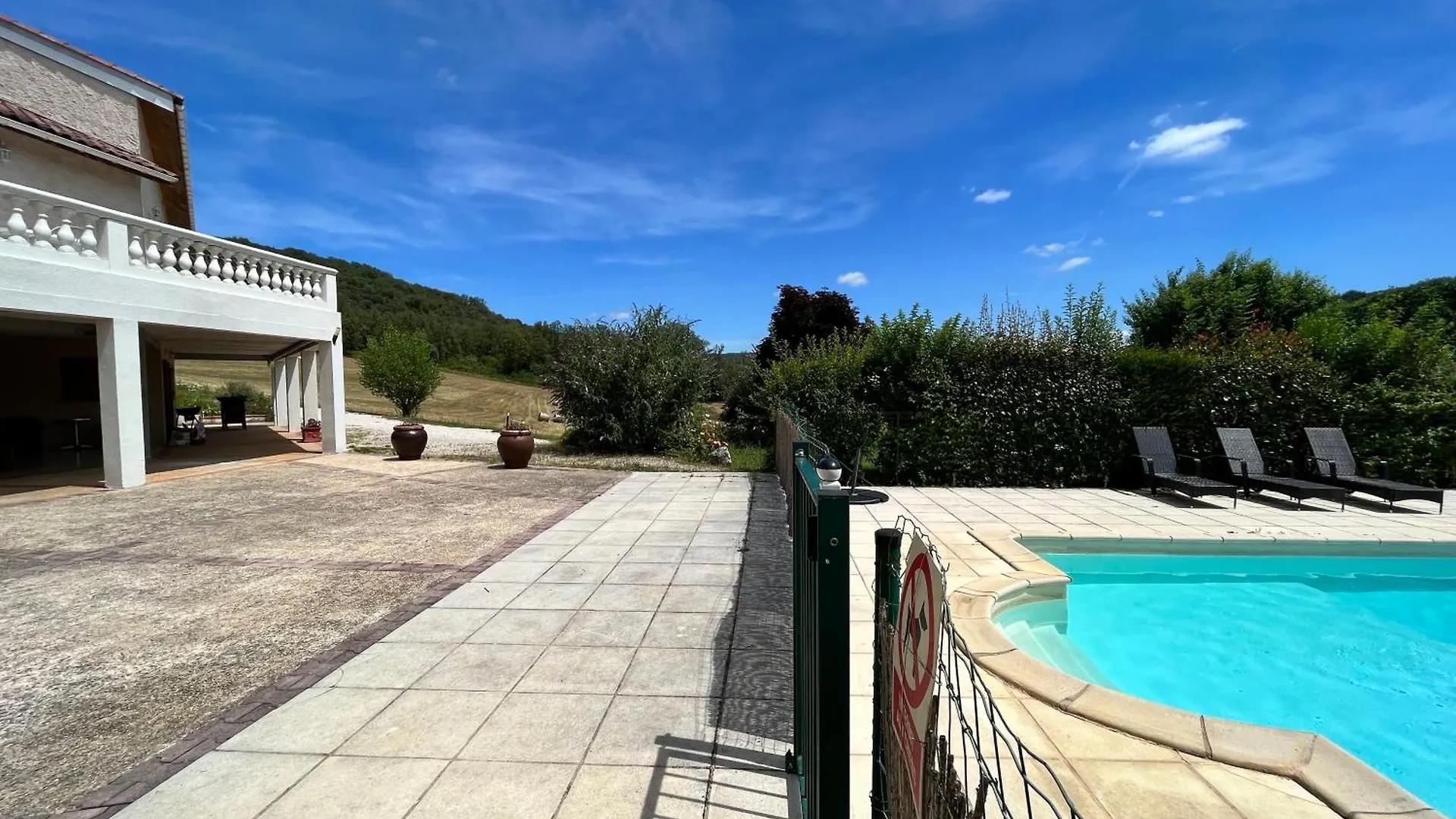 Rez De Piscine, 10 Personnes - Reve De Papillon Et A L\'Etage, 5 Personnes - Nid D\'Etoiles, Il S\'Agit Bien De Deux Gites Individuels Qui Sont Relies Par Un Escalier Interne, Cela Permet A Une Grande Famille De Louer Les Deux Gites location
